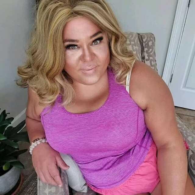 Kadın elbisesi ile çekilmiş fotoğrafları ortaya çıkan belediye başkanı intihar etti