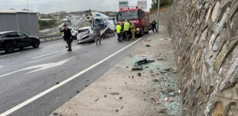 Maltepe'de otomobil istinat duvarına çarptı: 2 yaralı