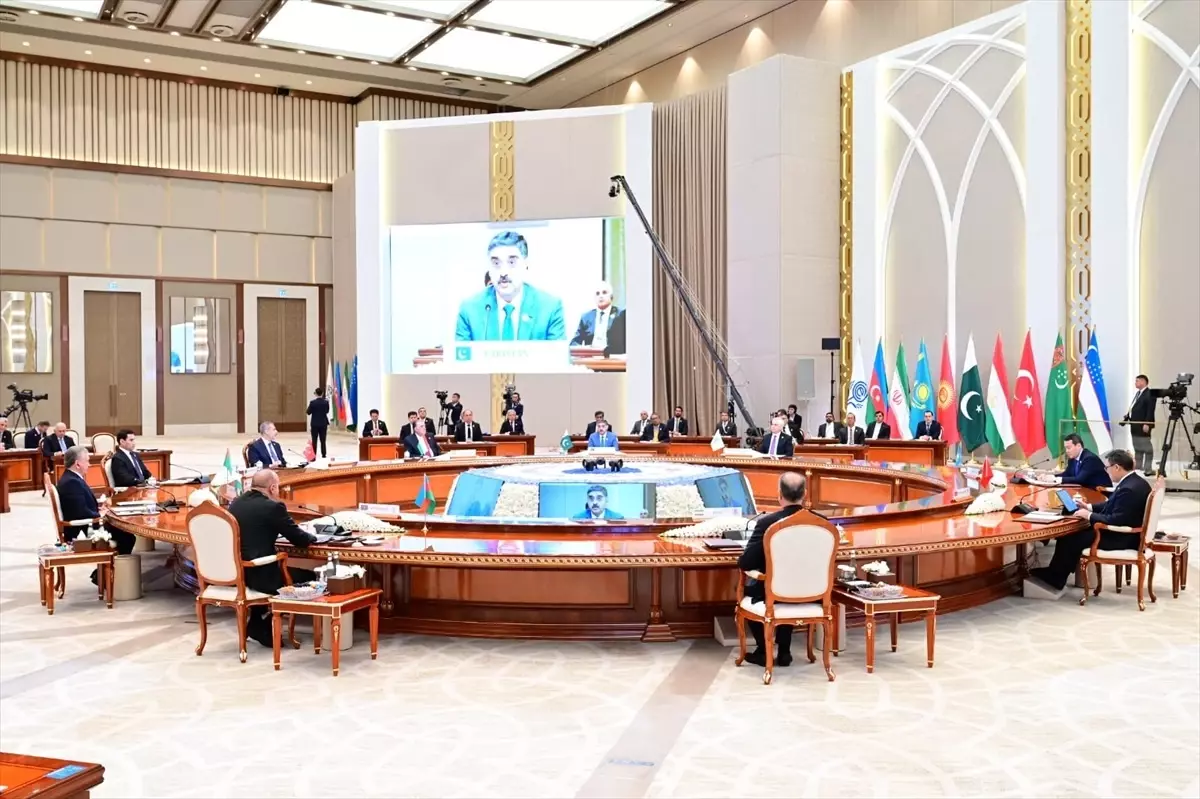 Pakistan Başbakanı İsrail'in Gazze saldırılarını kınadı