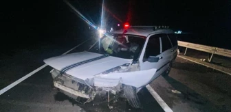 Aksaray'da Lastiği Patlayan Otomobilin Bariyerlere Çarpması Sonucu 6 Kişi Yaralandı