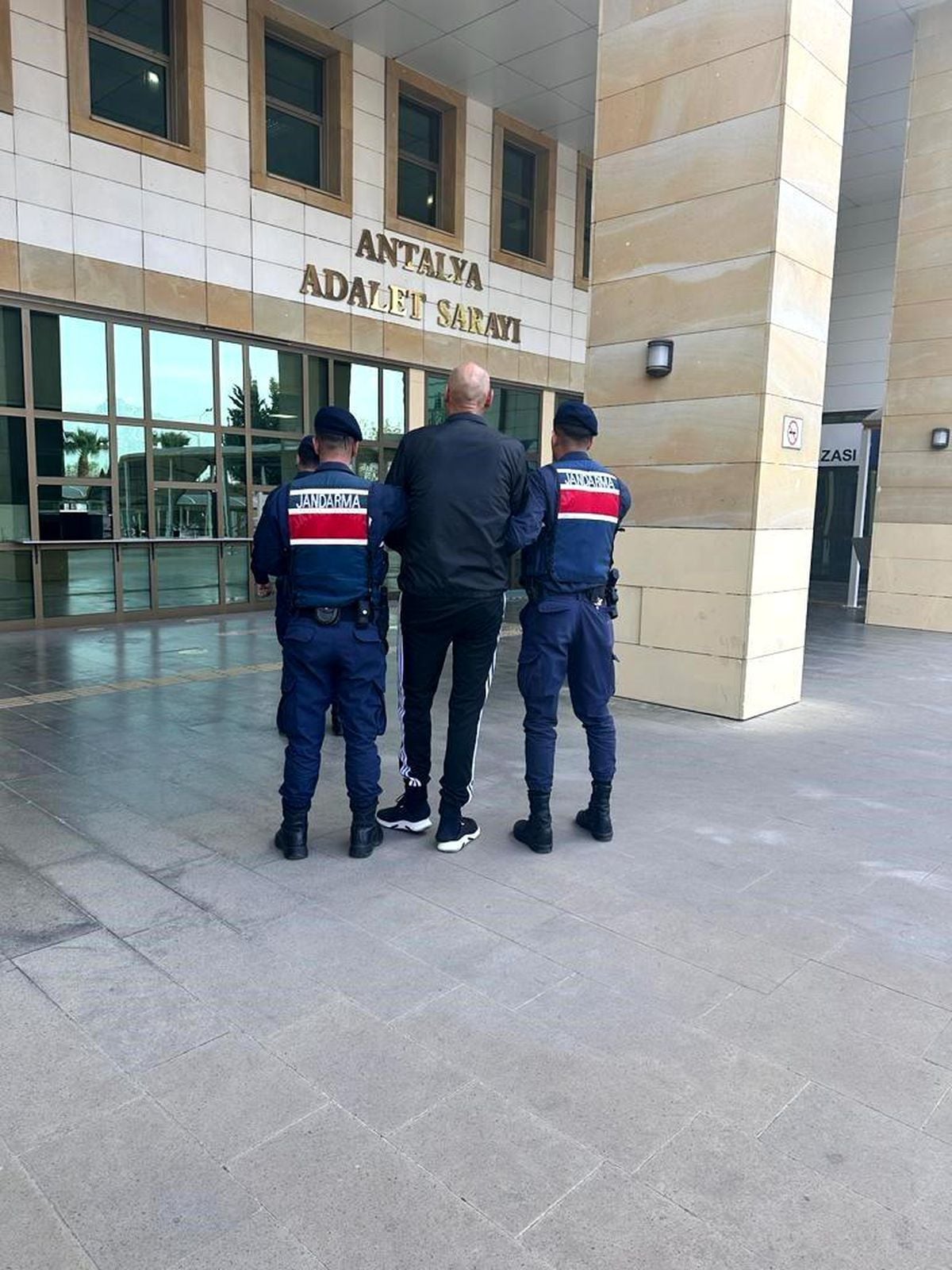 Kilis'te Firari Şahıs Yakalandı: Uyuşturucu ve Silah Ele Geçirildi