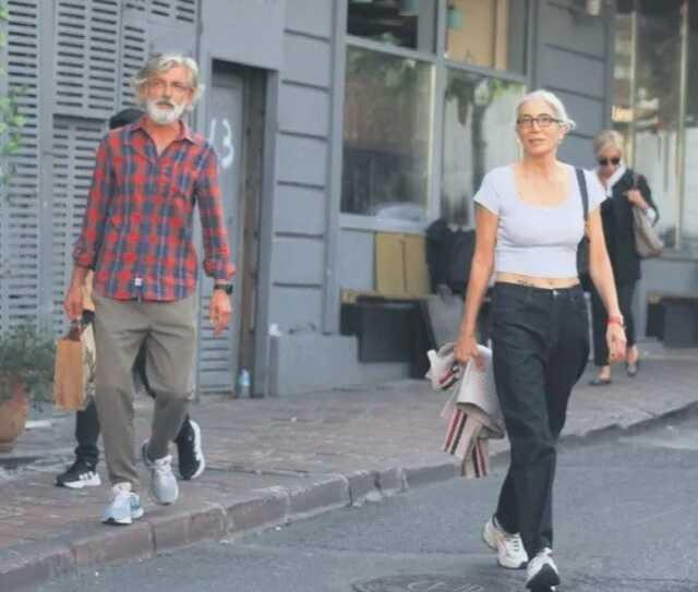 Babası Serenay Sarıkaya'nın annesiyle yasak aşk yaşayan Cansu Tosun konuştu: Herkes kendi yaptığından sorumlu Babası Serenay Sarıkaya'nın annesiyle yasak aşk yaşayan Cansu Tosun konuştu: Herkes kendi yaptığından sorumlu