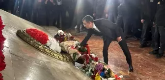 CHP Genel Başkanı Özgür Özel, Ata'ya saygı zinciri etkinliğinde Anıtkabir'i ziyaret etti