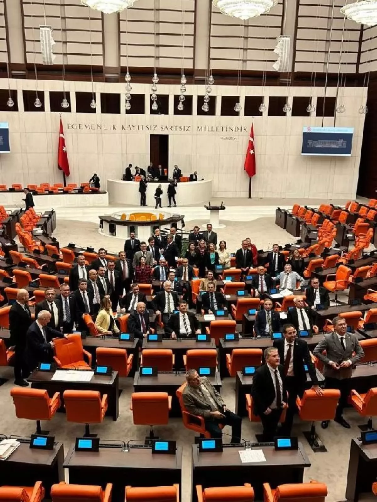 CHP Milletvekilleri TBMM Genel Kurulu'nu Terk Etmeme Eylemini Sürdürüyor