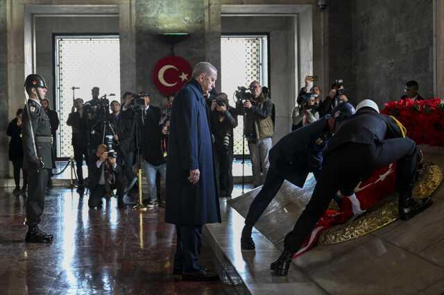 Devlet erkanı Anıtkabir'de! Cumhurbaşkanı Erdoğan özel deftere bu notu düştü Devlet erkanı Anıtkabir'de! Cumhurbaşkanı Erdoğan özel deftere bu notu düştü