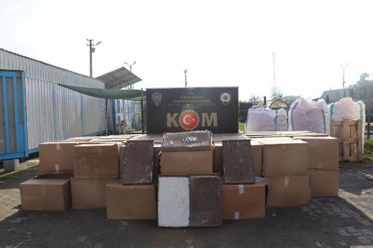 Düzce'de Kaçak Tütünle Dolu TIR Durduruldu