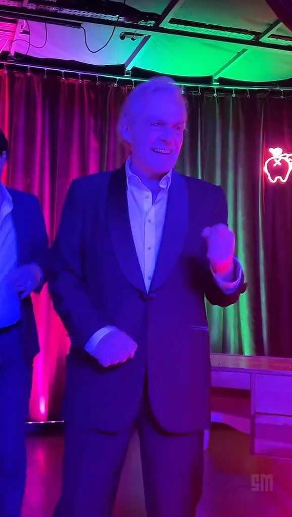 Haluk Bilginer, başrol olduğu Şahsiyet dizisinin galasında kurtlarını döktü Haluk Bilginer, başrol olduğu Şahsiyet dizisinin galasında kurtlarını döktü