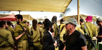 Harediler, İsrailli askerlere tefilin giydirip dua okuttu