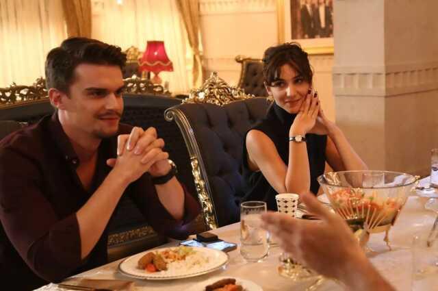 İclal Aydın'ın romanından uyarlanan Üç Kız Kardeş dizisi Slovenya'da yayınlanacak İclal Aydın'ın romanından uyarlanan Üç Kız Kardeş dizisi Slovenya'da yayınlanacak