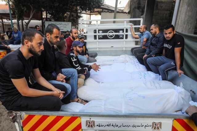 İsrail güçleri önce göç yolundaki sivilleri, sonra okulu hedef aldı: Çok sayıda ölü var İsrail güçleri önce göç yolundaki sivilleri, sonra okulu hedef aldı: Çok sayıda ölü var