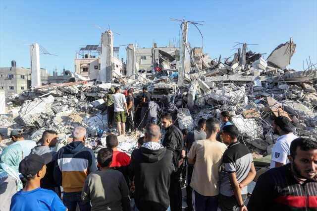 İsrail ordusu, Gazze'de 2 çocuk hastanesini tanklarla kuşattı! Giriş çıkış yapılamıyor, hastanenin önündeki araçlar yanıyor İsrail ordusu, Gazze'de 2 çocuk hastanesini tanklarla kuşattı! Giriş çıkış yapılamıyor, hastanenin önündeki araçlar yanıyor