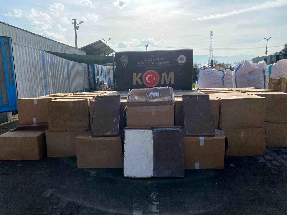 Düzce'de 2 Milyon Adet Tütün Dolu Makaron Ele Geçirildi