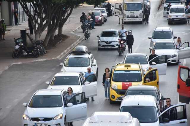 Saat 9'u 5 geçe hayat durdu! Tüm Türkiye, Ulu Önder Mustafa Kemal Atatürk için saygı duruşunda bulundu Saat 9'u 5 geçe hayat durdu! Tüm Türkiye, Ulu Önder Mustafa Kemal Atatürk için saygı duruşunda bulundu