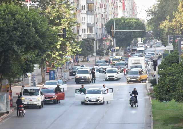 Saat 9'u 5 geçe hayat durdu! Tüm Türkiye, Ulu Önder Mustafa Kemal Atatürk için saygı duruşunda bulundu Saat 9'u 5 geçe hayat durdu! Tüm Türkiye, Ulu Önder Mustafa Kemal Atatürk için saygı duruşunda bulundu