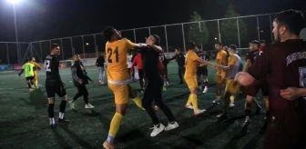 Kocaeli Süper Amatör Lig maçında futbolcu taraftara saldırdı