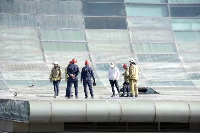 Kağıthane'deki Sapphire AVM'de intihar eden gencin cenazesi 2 gün sonra bulundu Kağıthane'deki Sapphire AVM'de intihar eden gencin cenazesi 2 gün sonra bulundu