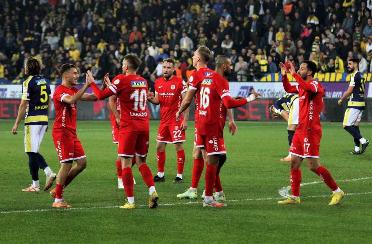 MKE Ankaragücü, Antalyaspor'a 4-0 mağlup oldu