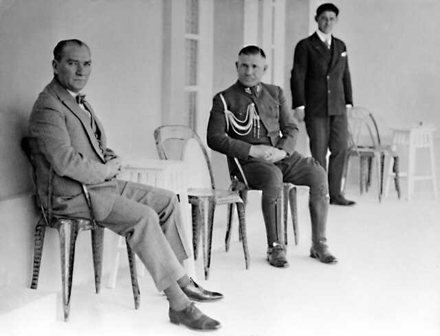 Ulu Önder Mustafa Kemal Atatürk'ü aramızdan ayrılışının 85. yıl dönümünde sevgi, saygı ve hasretle anıyoruz Ulu Önder Mustafa Kemal Atatürk'ü aramızdan ayrılışının 85. yıl dönümünde sevgi, saygı ve hasretle anıyoruz