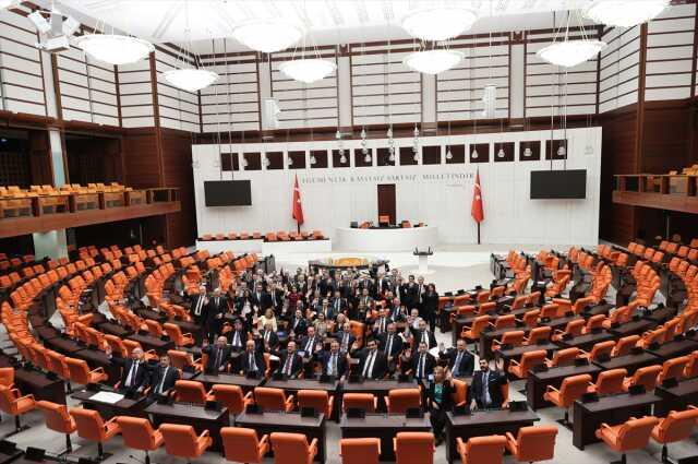 Yargıtay'ın AYM hamlesi sonrası harekete geçtiler! CHP'nin Meclis'teki eylemine 4 partiden destek ziyareti Yargıtay'ın AYM hamlesi sonrası harekete geçtiler! CHP'nin Meclis'teki eylemine 4 partiden destek ziyareti