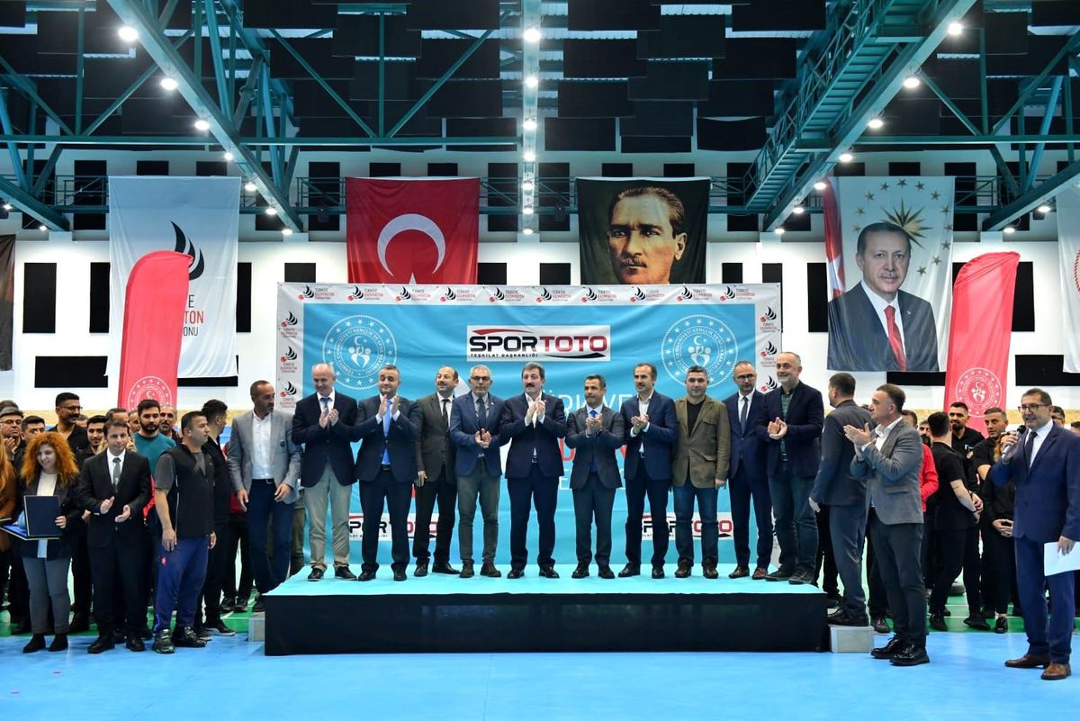 Samsun'da 19 Yaş Altı Türkiye Badminton Şampiyonası Başladı