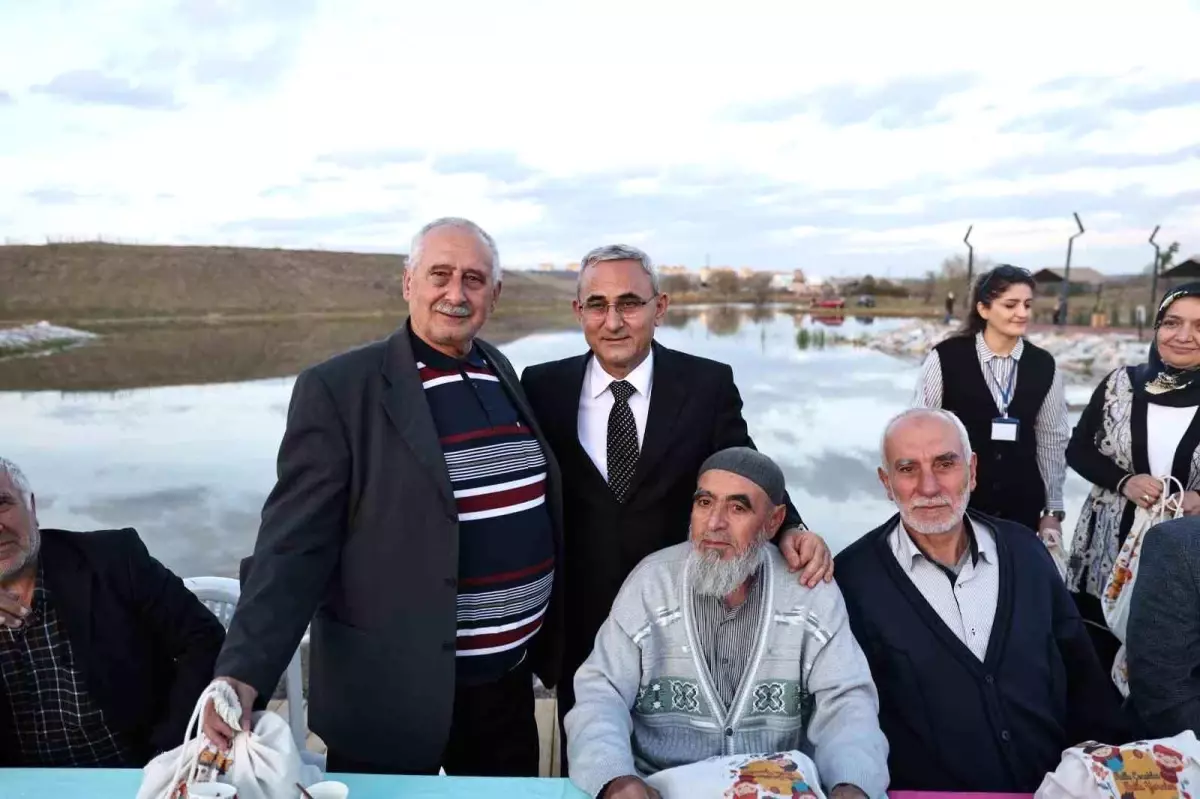 Kütahya Belediye Başkanı 65 yaş ve üstü vatandaşları ağırladı