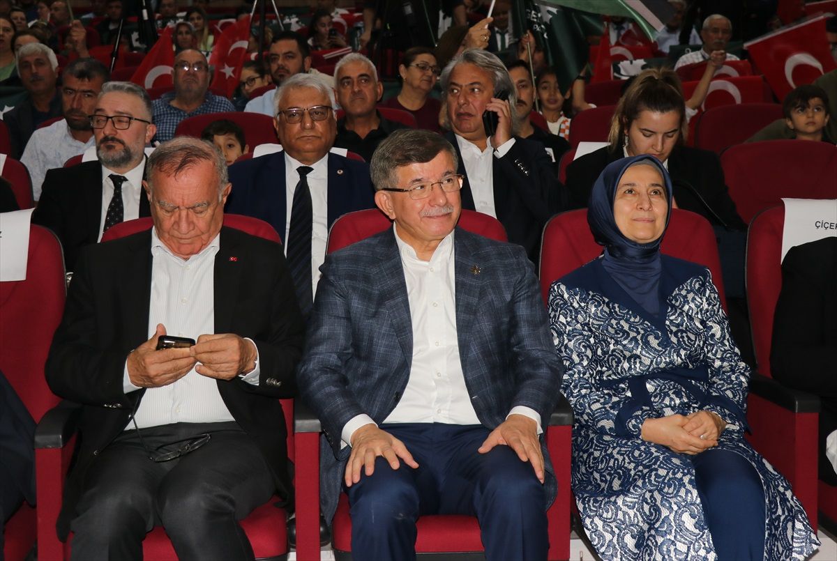 Ahmet Davutoğlu Adana'da Partisinin Kongresine Katıldı