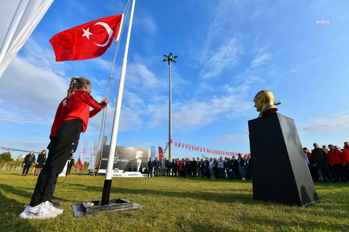 Başkent Ata'sını Minnetle Andı