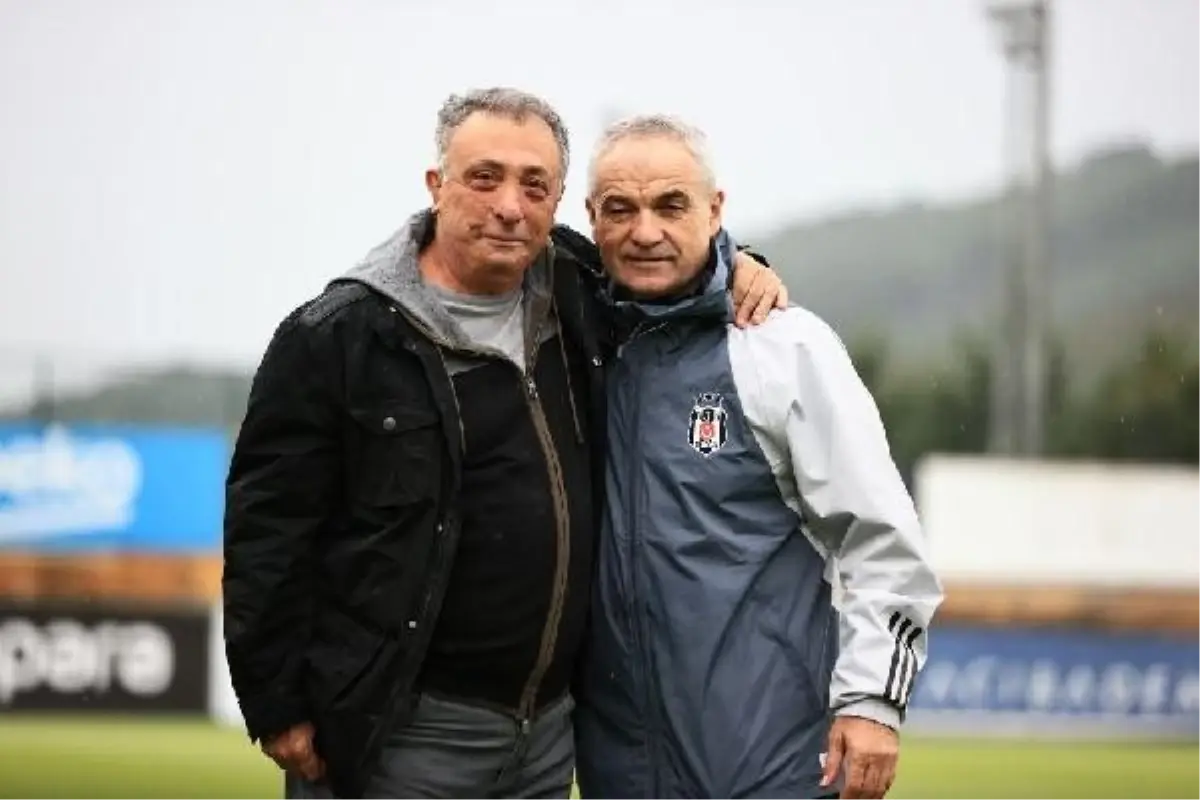 Beşiktaş Başkanı Ahmet Nur Çebi, Rıza Çalımbay'ın İlk Antrenmanında Yanında Oldu
