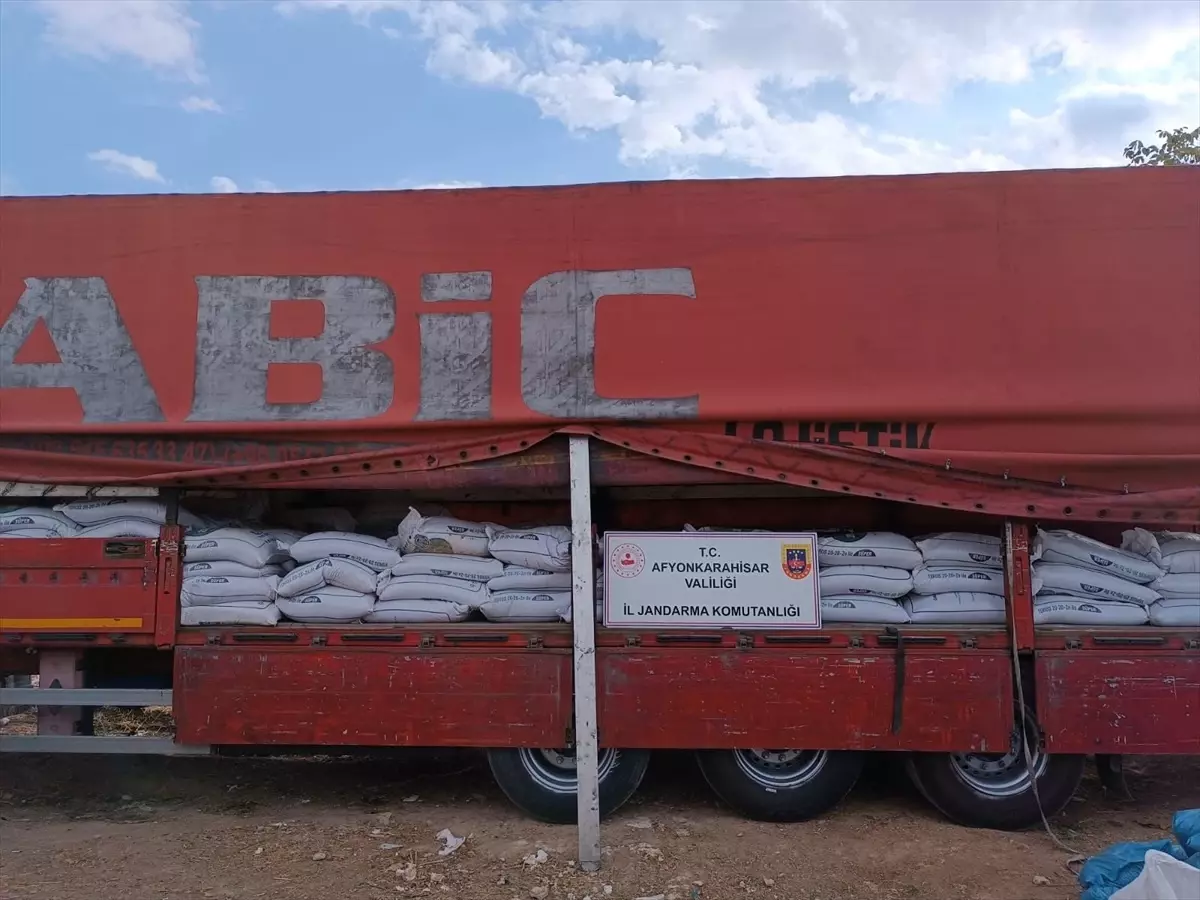 Bolvadin'de sahte barkodlu 27 ton gübre ele geçirildi