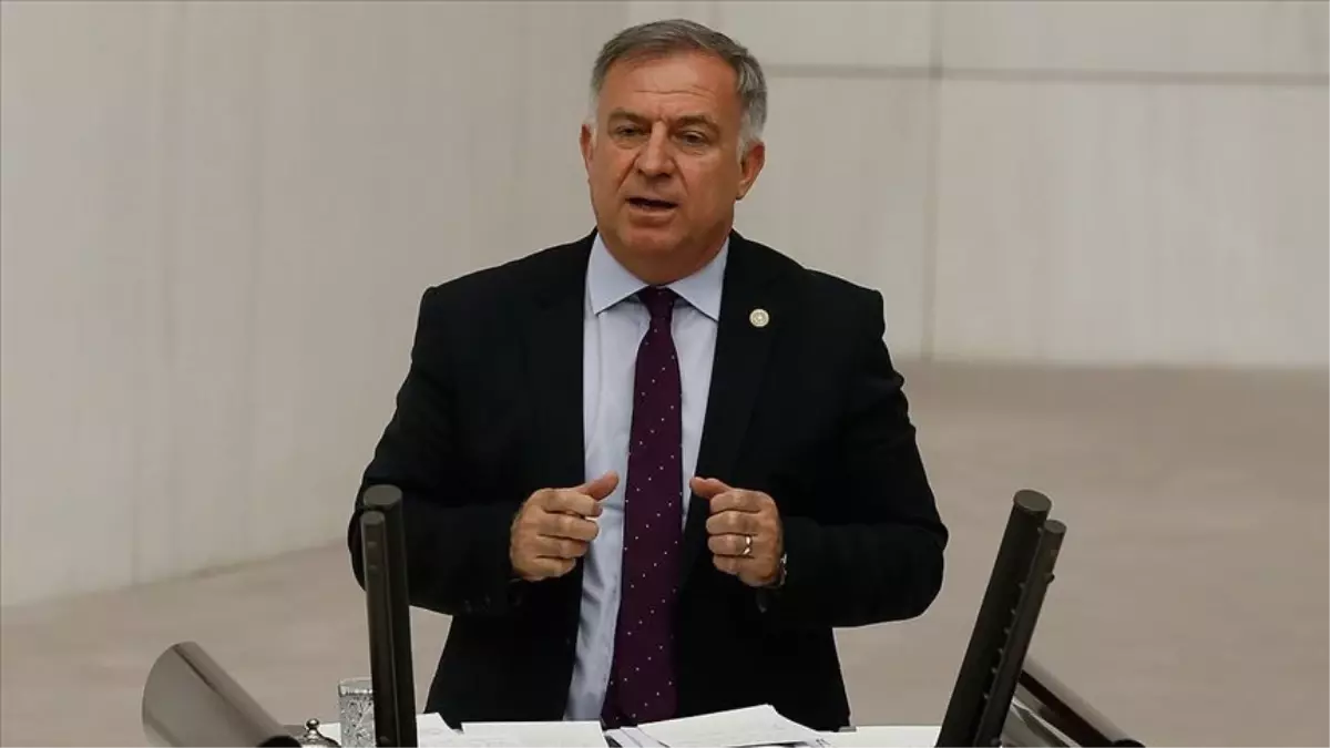 CHP Yerel Yönetimlerden Sorumlu Genel Başkan Yardımcısı Gökan Zeybek kimdir, kaç yaşında, nereli, nerenin milletvekili?