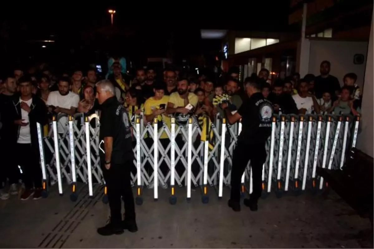 Fenerbahçe Adana'ya geldi, taraftarlar coşkuyla karşıladı