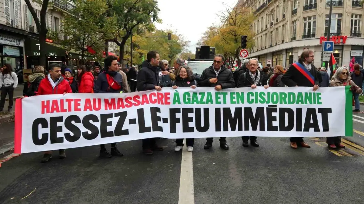 Paris'te Filistin'e Destek Gösterisi Düzenlendi