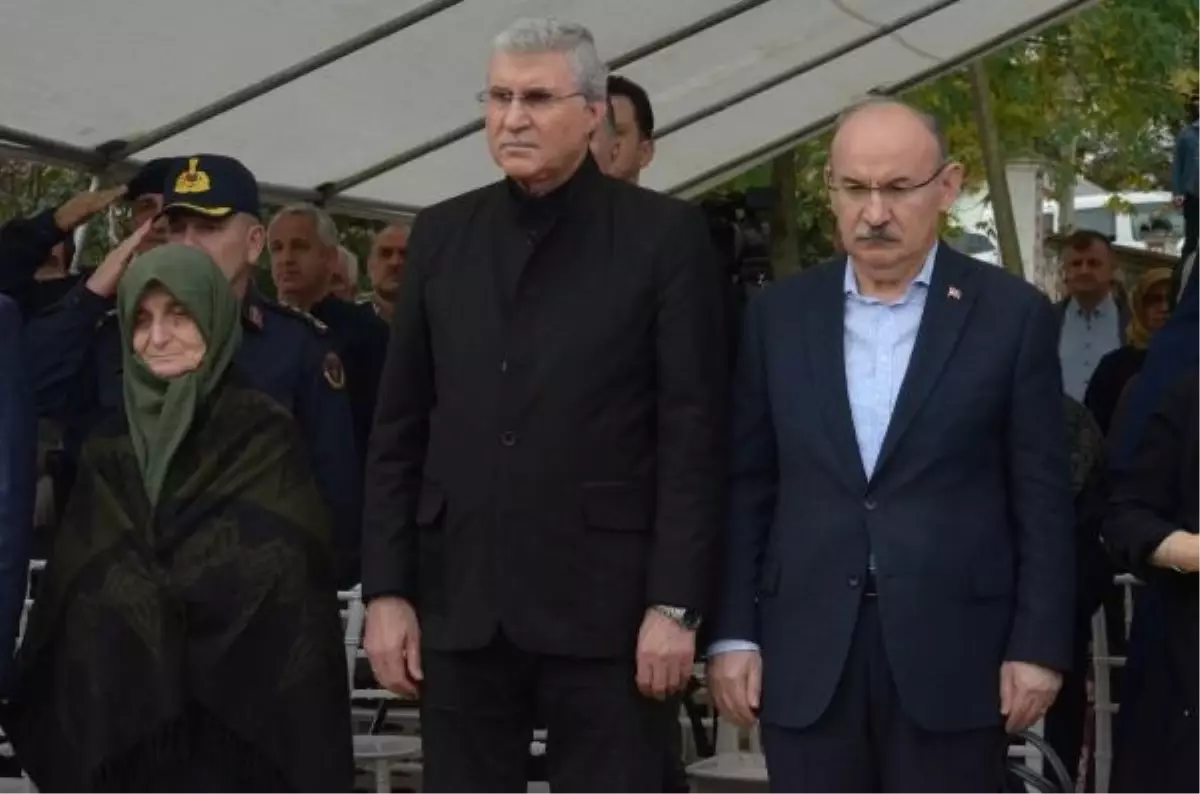 KAYMAKAM SAFİTÜRK, ŞAHADETİNİN 7'NCİ YILINDA MEZARI BAŞINDA ANILDI