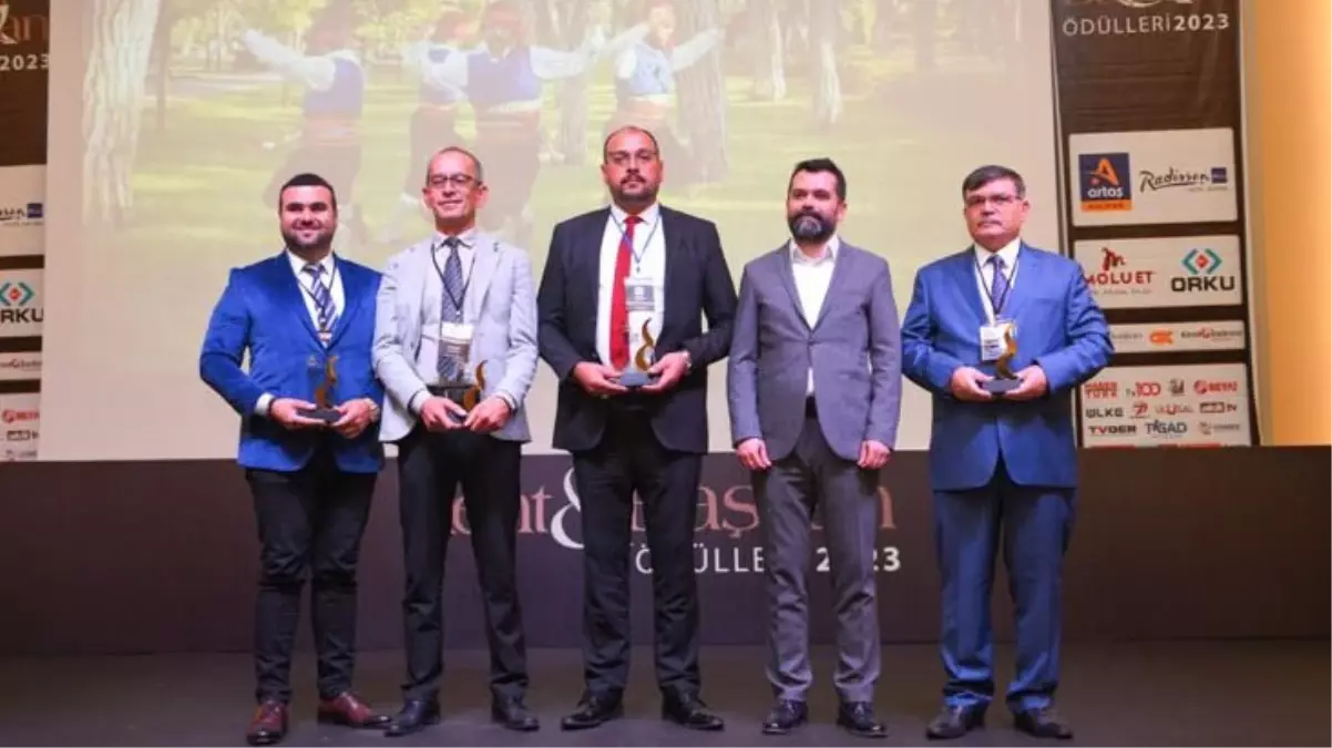 Kent ve Başkan Dergisi'nin töreninde Ekrem Teymur'un elinden 4 başkana ödül! İşte o isimler
