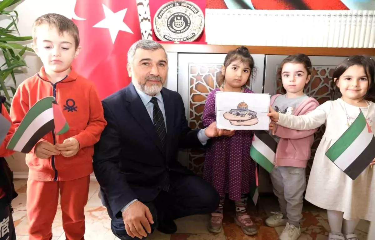 Erzincan'da Kur'an Kursu Öğrencileri Filistin'e Yardım Gönderdi