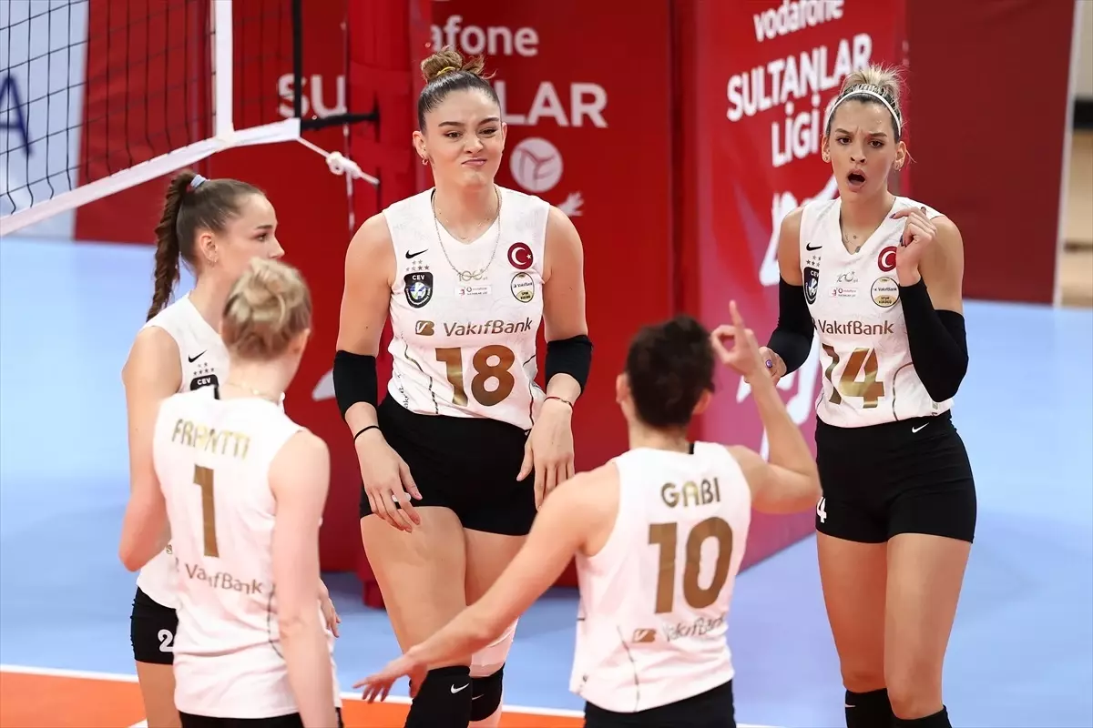 VakıfBank, Çukurova Belediyespor'u 3-0 Yendi