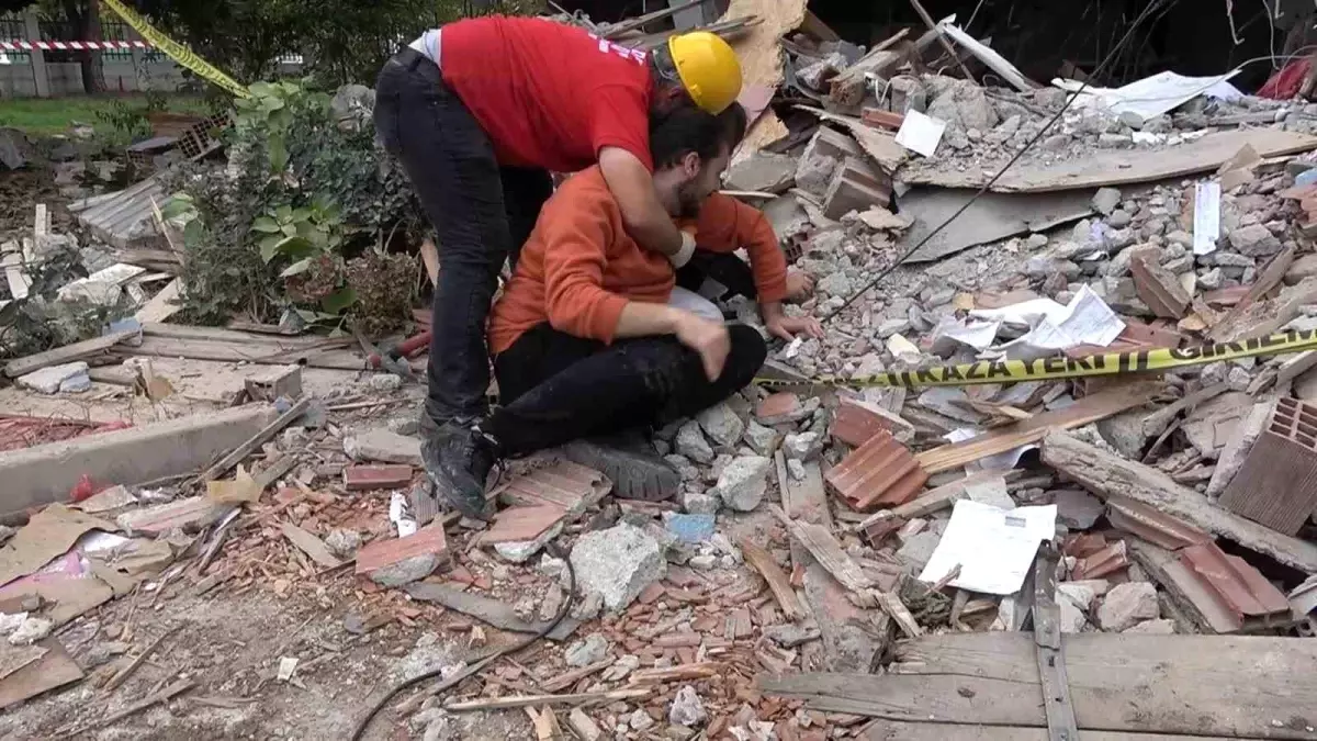 Arama Kurtarma Dernekleri Federasyonu'nun Yalova'da Gerçekleştirdiği Deprem Tatbikatı Nefesleri Kesti