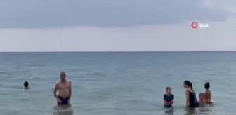 Alanya'da deniz üzerinde görünen hortum korkuttu