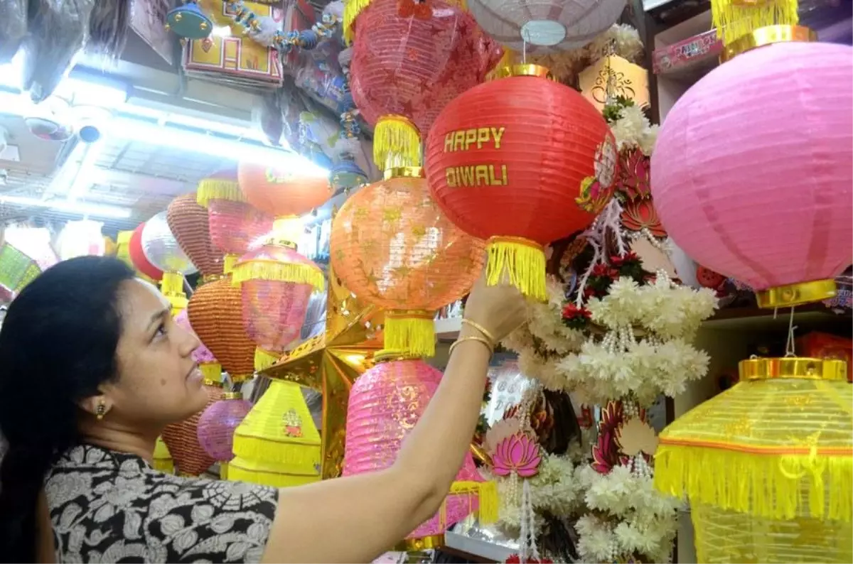 Hindistan'da Diwali Festivali Coşkuyla Kutlandı