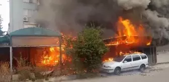 Antalya'da Restoran Yangınında Otomobil Yanarak Kullanılamaz Hale Geldi