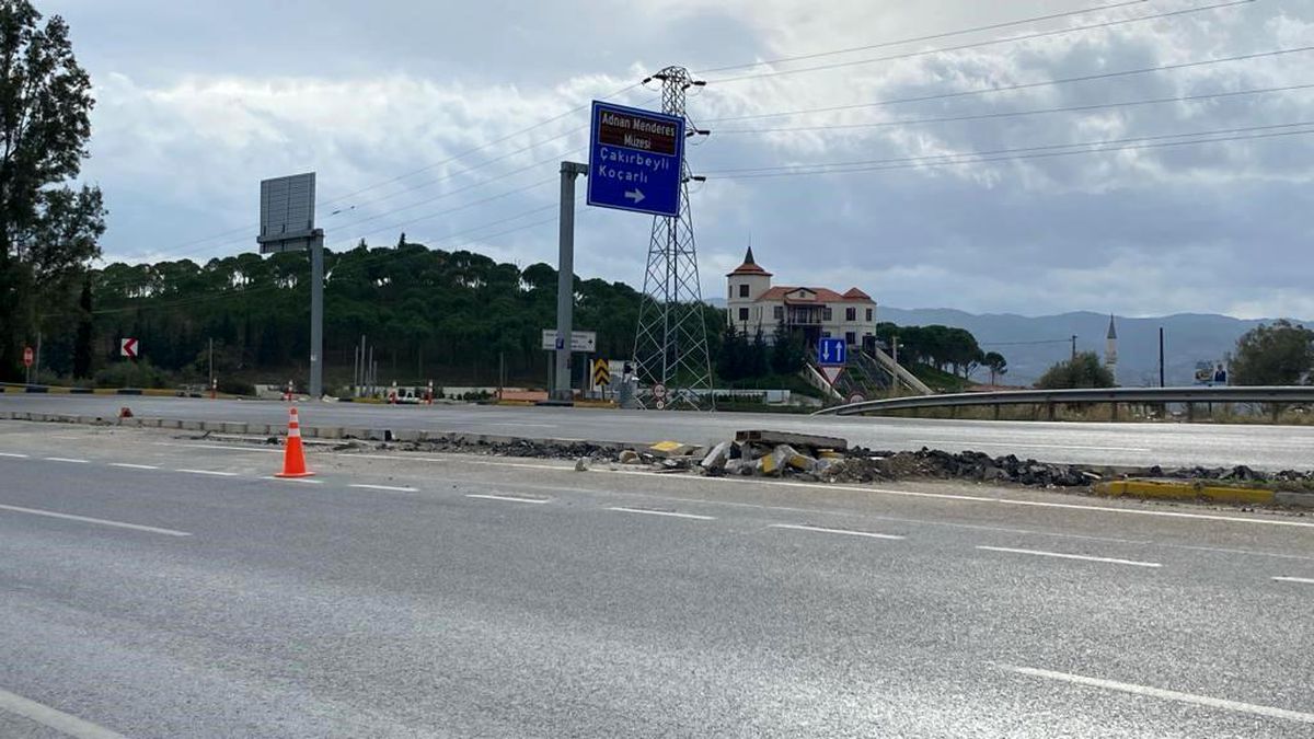Aydın-Muğla Karayolu üzerinde bulunan Koçarlı Kavşağı trafiğe kapatıldı
