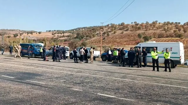 Osmaniye'de bir kadının naaşının bulunduğu cenaze aracını kaçıran şahıs, Adıyaman'da yakalandı Osmaniye'de bir kadının naaşının bulunduğu cenaze aracını kaçıran şahıs, Adıyaman'da yakalandı