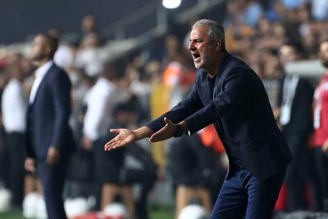 Fenerbahçe, Süper Lig'in 12. haftasında Adana Demirspor ile deplasmanda golsüz berabere kaldı Fenerbahçe, Süper Lig'in 12. haftasında Adana Demirspor ile deplasmanda golsüz berabere kaldı