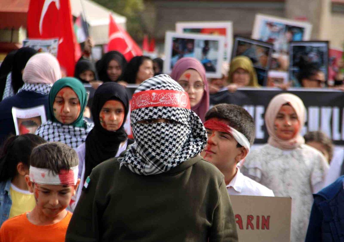 Kayseri'de Filistinli çocuklar ve kadınlar için 'Sessiz Yürüyüş' düzenlendi