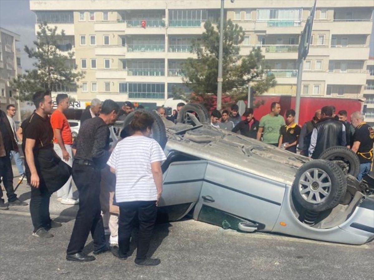Konya'da kırmızı ışık ihlali sonucu kaza: 5 yaralı