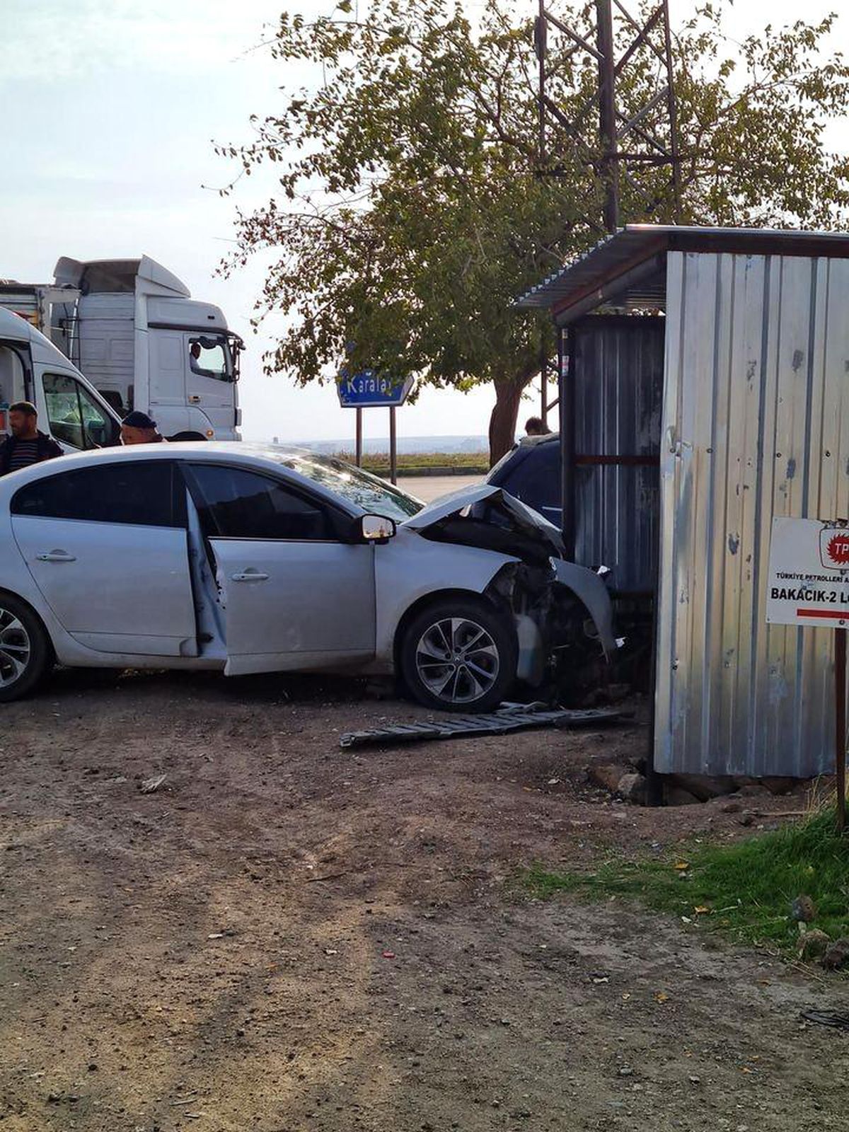 Mardin'de kafa kafaya çarpışan otomobillerde 3 kişi yaralandı