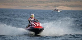 Türkiye Su Jeti ve Flyboard Şampiyonası ve Türkiye Motosurf Şampiyonası Hasankeyf'te Gerçekleşti