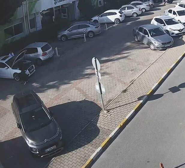 Ümraniye'de 200 bin lira çalan Şili uyruklu şüpheliler yakalandı Ümraniye'de 200 bin lira çalan Şili uyruklu şüpheliler yakalandı