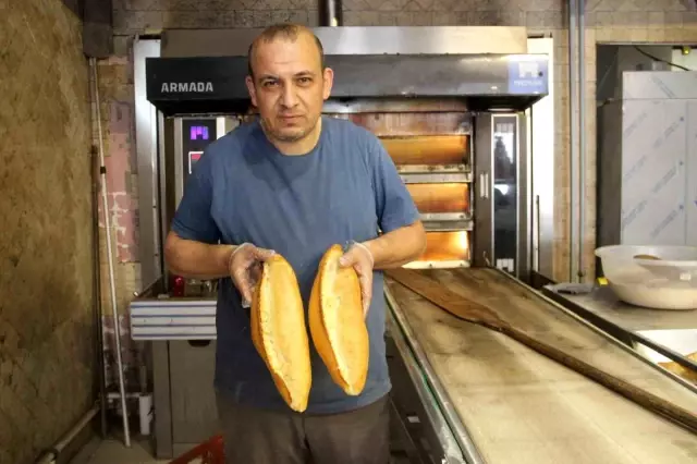 Sivaslı fırıncı bozuk para sıkıntısını dükkanına astığı yazıyla çözdü