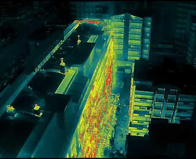 Milyon dolarlık ofislerin bulunduğu lüks iş hanında yangın böyle başladı! Vatandaşlar canını zor kurtardı Milyon dolarlık ofislerin bulunduğu lüks iş hanında yangın böyle başladı! Vatandaşlar canını zor kurtardı